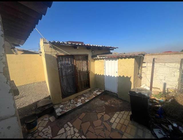 2 BEDROOM HOUSE FOR SALE IN MEADOWLANDS ZONE 3